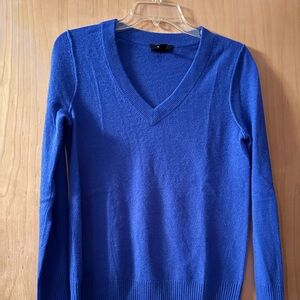 Beautiful cashmere vneck sweater/size S